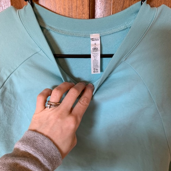 EUC - alo yoga double take pullover - blue quartz - Picture 2 of 5
